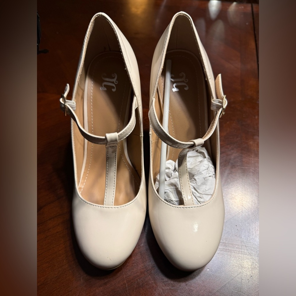 Elegant Cream Heels - Picture 3 of 5